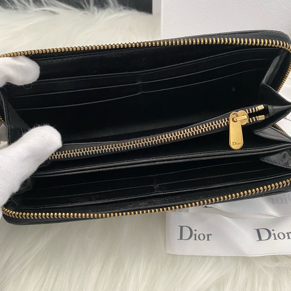 🌺🌸 PRE- LOVED🌸🌺 Lady Dior Zip Around Wallet Studded Leather - Picture 4 of 9